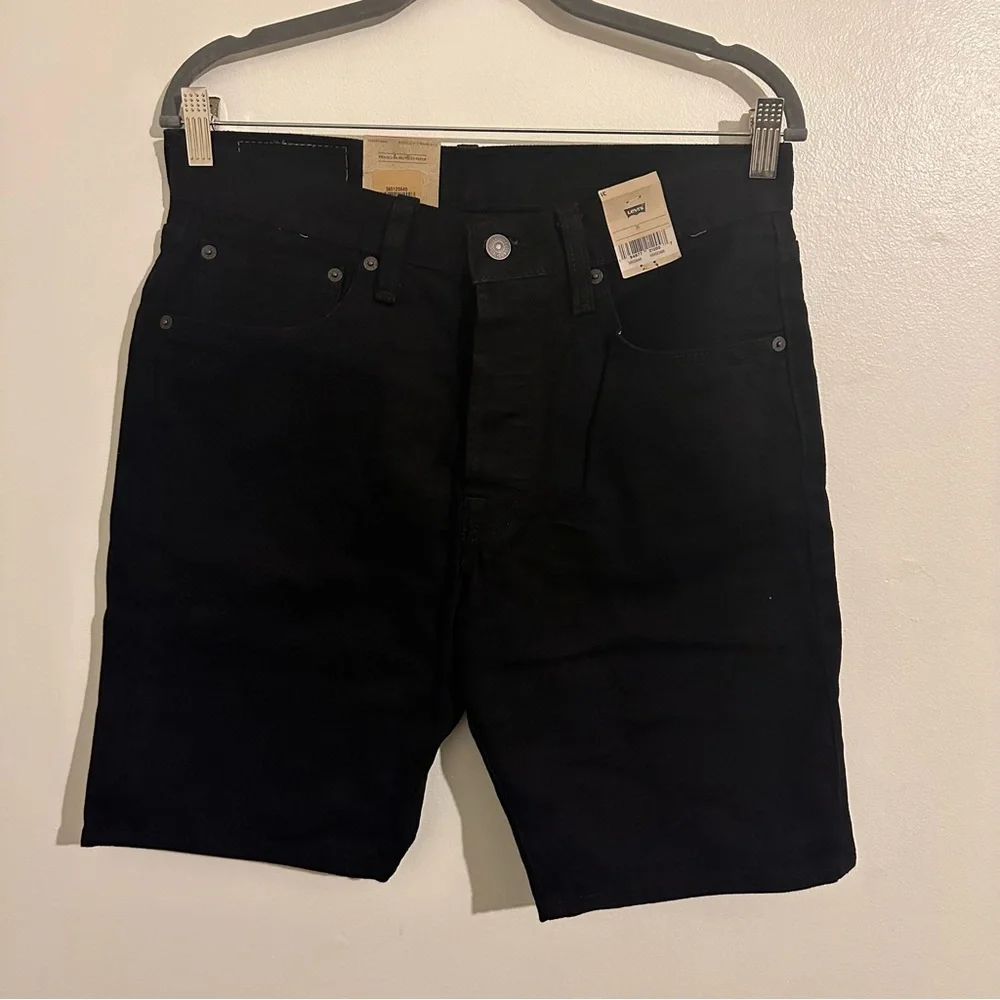 Levi’s Men’s Black Denim Shorts new with tags size 31